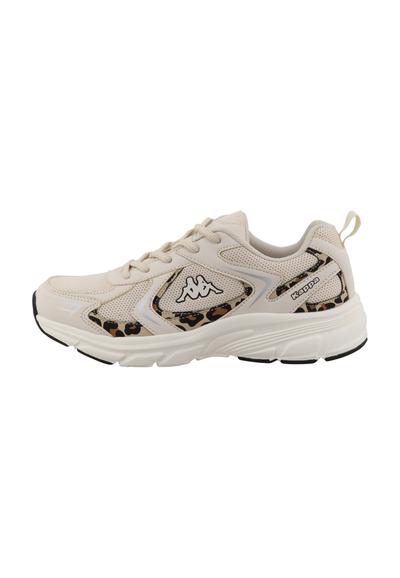 Baskets Kappa beige avec accents à imprimé léopard, panneaux en maille, semelle blanche et design à lacets, vues de côté extérieur.